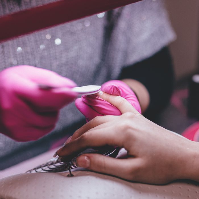 Servicio de uñas en Y&L Beauty Salon